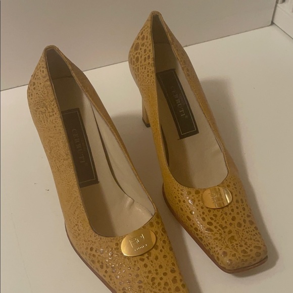 SERGIO CERRUTI ROMA ITALIAN SHOES. 3” hight and 3” inches thickness of heels - Picture 6 of 13